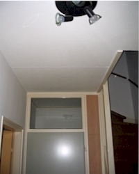 Lege hal De gang, kaal en ongezellig